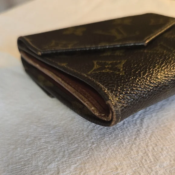 Louis Vuitton Black and Gold Monogram Wallet - Picture 8 of 9